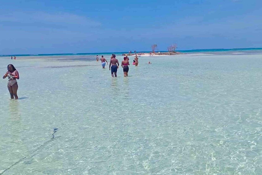 Picture 6 for Activity Beach Day in San Blas from Panama City including Lunch