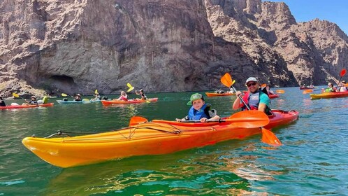 Von Las Vegas aus: Kajakverleih mit Shuttle zur Smaragdhöhle