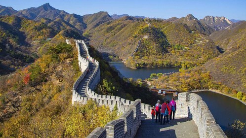 Beijing: Private Tour to Mutianyu & Huanghuacheng Great Wall