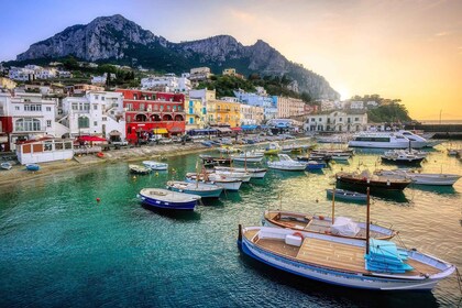 Neapel: Capri-Transfer mit Insel-Bootsfahrt und freier Zeit