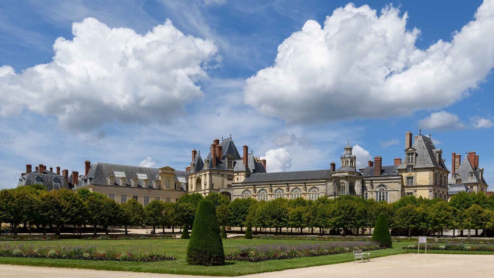 Picture 1 for Activity Fontainebleau: Fontainebleau Palace Private Guided Tour