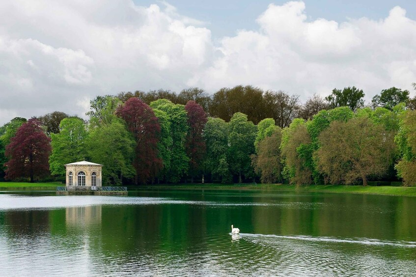 Picture 4 for Activity Fontainebleau: Fontainebleau Palace Private Guided Tour