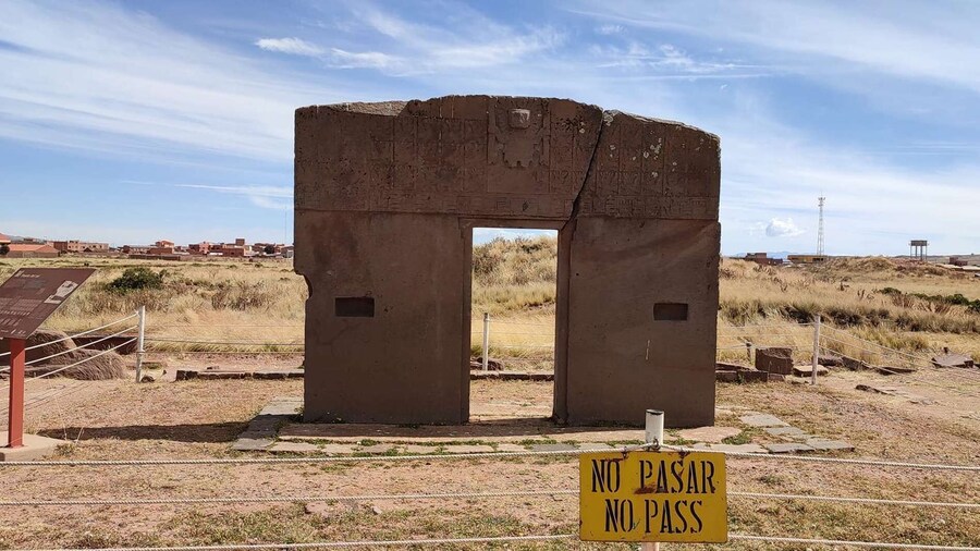 La Paz: Tiwanaku Archeological Ruins Guided Tour