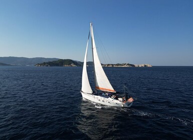 Skiathos: Sailing daytrip with Lunch