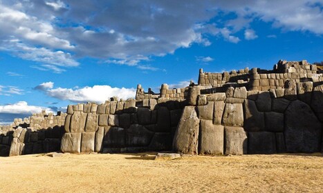 Kombinert bytur med besøk til Pìsac-ruinmarkedet og Sacsayhuaman