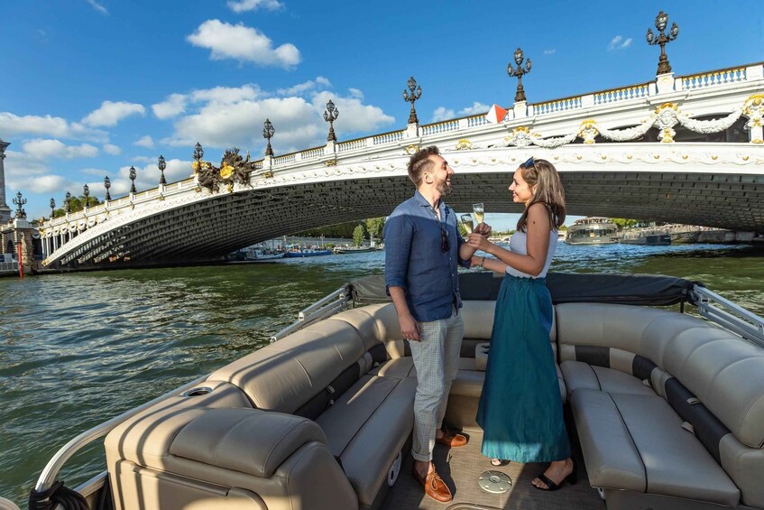 Picture 1 for Activity Romantic photo shooting on a private boat in Paris