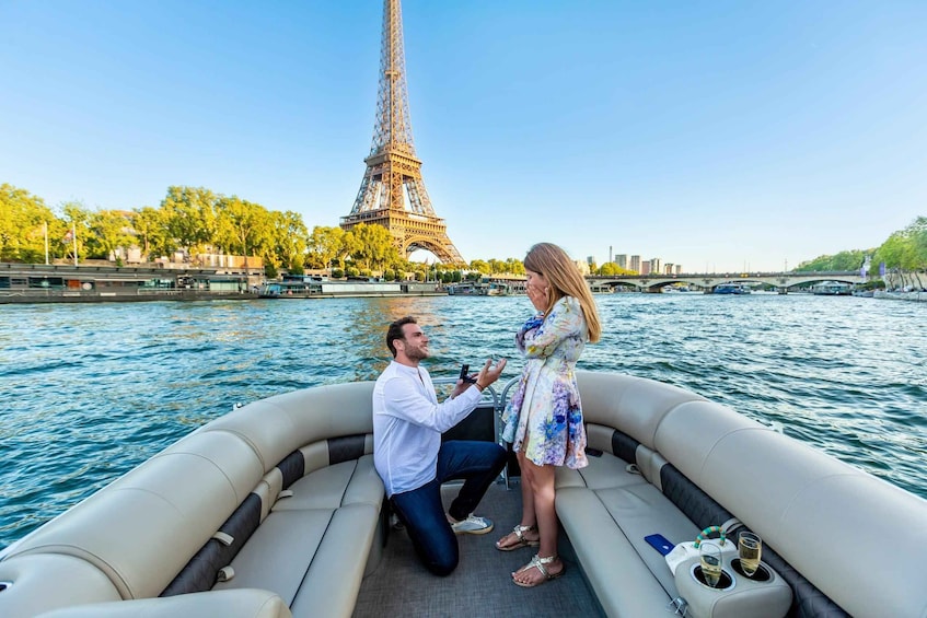 Romantic photo shooting on a private boat in Paris