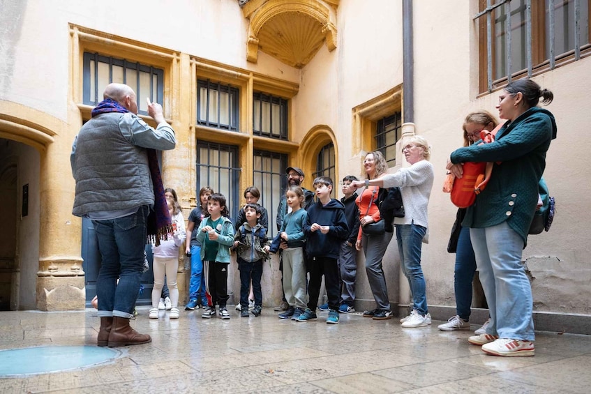 Picture 5 for Activity Storytelling tour of the Vieux-Lyon for children in French