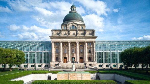 Münchenin yksityinen kävelykierros BMW-museon ja BMW Weltin kanssa