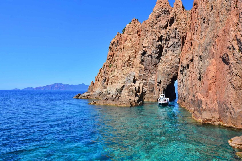 Picture 1 for Activity Cargèse: Calanques of Piana on a family boat