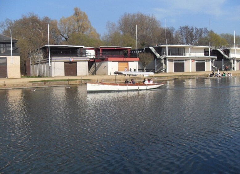 Picture 4 for Activity Oxford: Sightseeing Boat Cruise with Prosecco