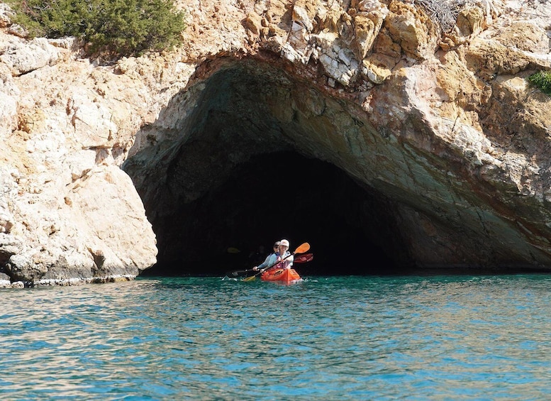 Naxos: Rina Cave Sea Kayak Tour with Snorkeling and Picnic