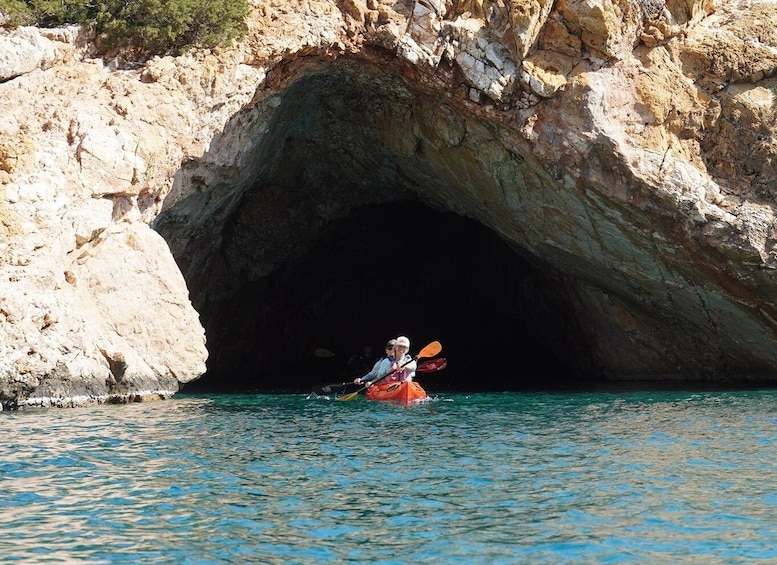 Naxos: Rina Cave Sea Kayak Tour with Snorkeling and Picnic