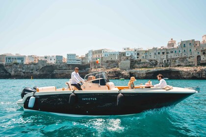 Monopoli: Privat sightseeingtur i speedbåd med champagne