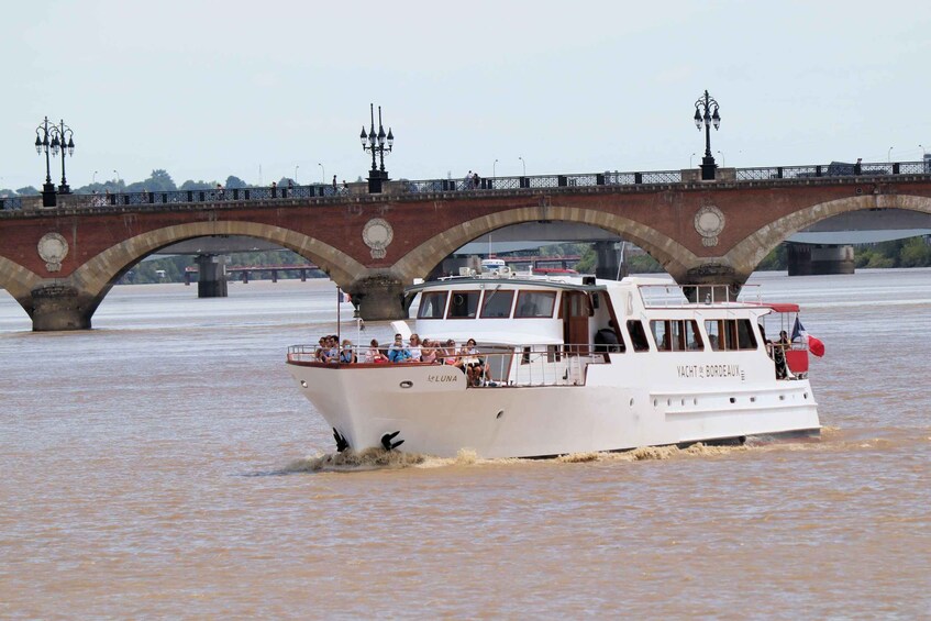 Picture 3 for Activity Aperitive guided cruise « Wine and Canelé »