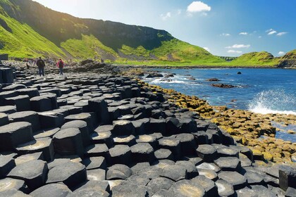 From Belfast: Giant's Causeway Full-Day Guided Trip