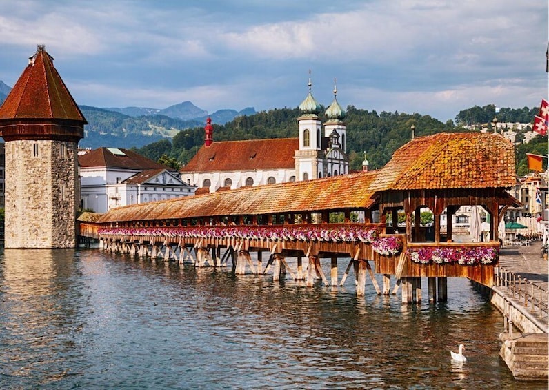 Picture 3 for Activity Lucerne: Private Walking Tour with Panoramic Yacht Cruise