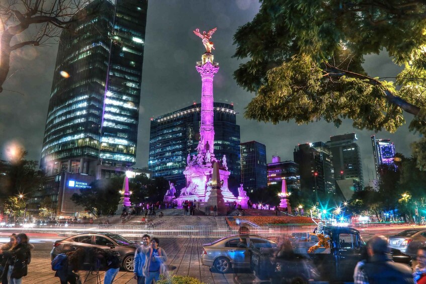 Picture 7 for Activity Mexico City: Night Tour in a Double Decker Bus