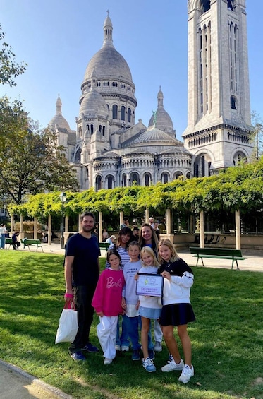 Picture 2 for Activity Montmartre: guided tour from Moulin Rouge to Sacré-Coeur