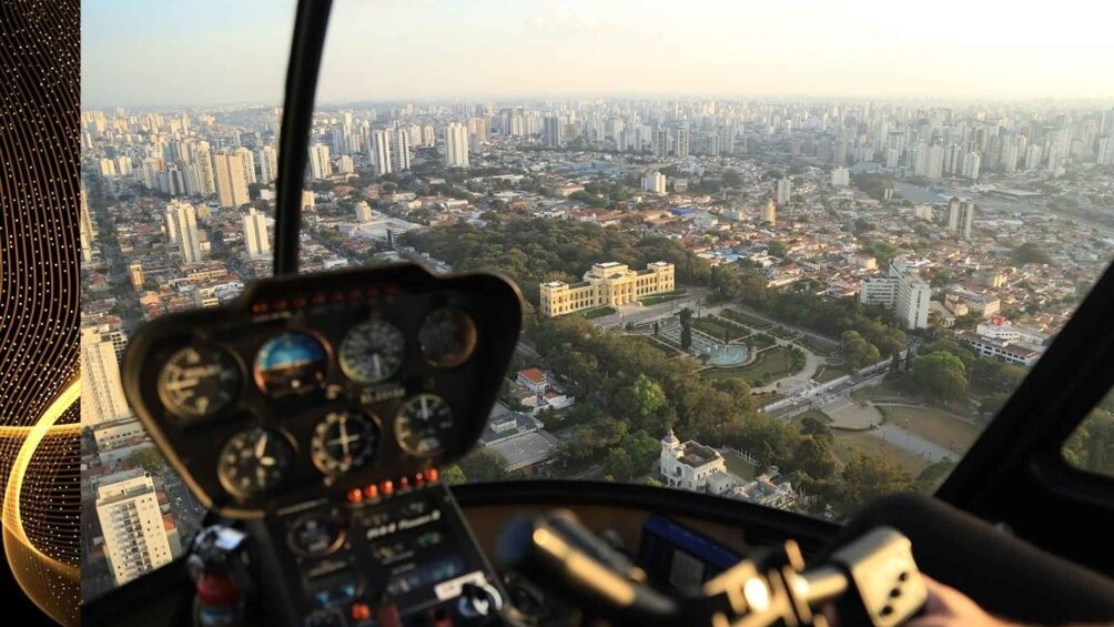 Picture 1 for Activity Helicopter flight - São Paulo - 20 Min - For up to 3 people