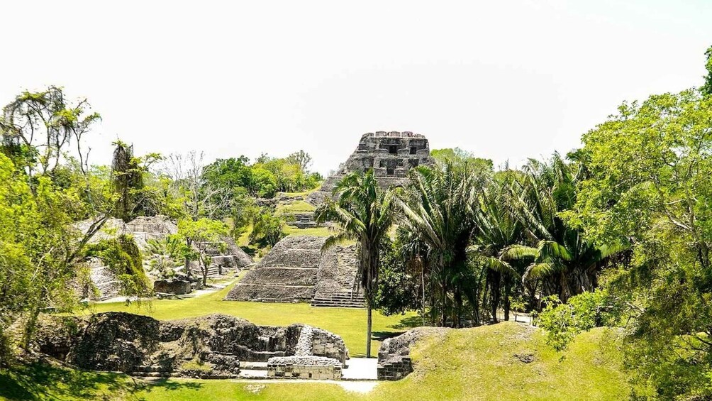 Picture 4 for Activity Placencia: Xunantunich + Cave Tubing