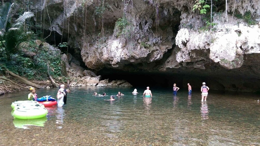 Picture 5 for Activity Placencia: Xunantunich + Cave Tubing