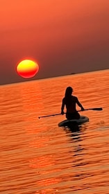 Sunrise Paddleboarding Tour guide/wetsuit/Photos & Coffee