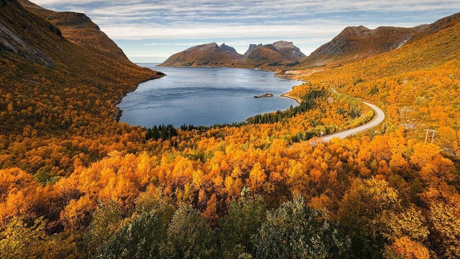 Senja Island: 4x4 Day Tour with Overlanding Senja