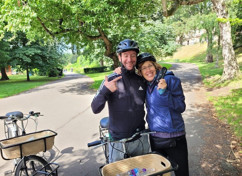 Picture 5 for Activity Glasgow: City Highlights Guided Bike Tour with Snacks