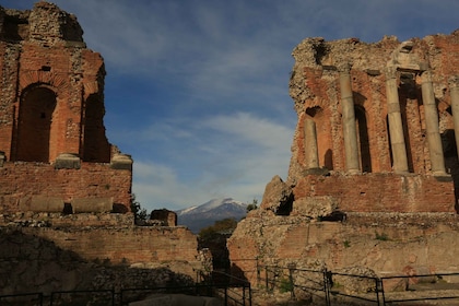 Taormina: Ancient Theatre Entry Ticket and Guided Tour