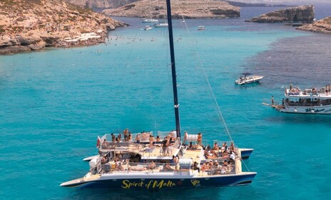 Comino: Blaue Lagune Katamaran-Kreuzfahrt mit Mittagessen und Open Bar