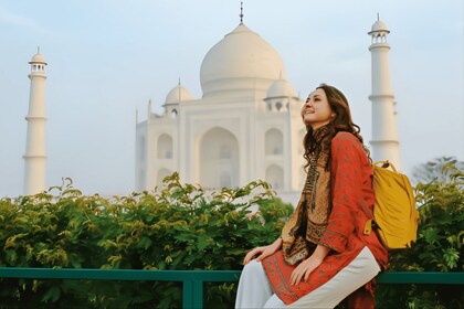 From Delhi: Sunset Taj Mahal & Agra Tour with Transfer