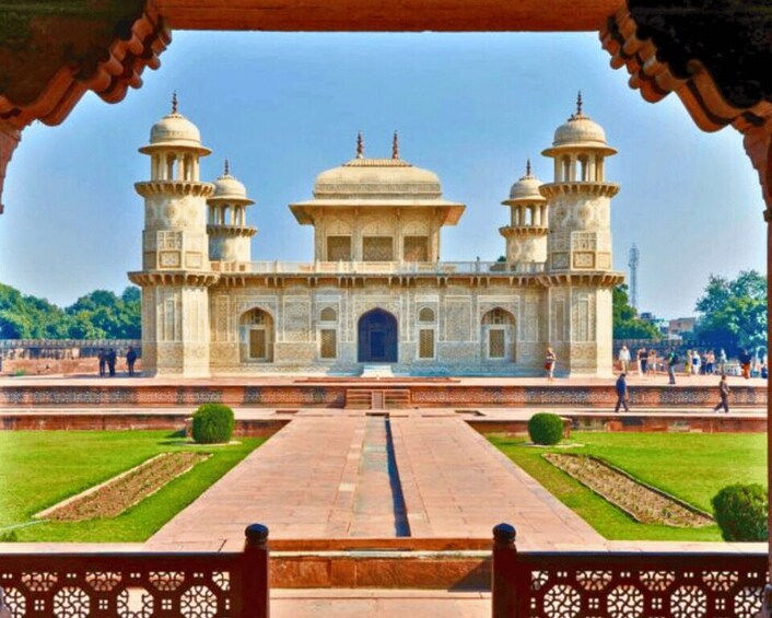 Picture 2 for Activity From Delhi: Sunset Taj Mahal & Agra Tour with Transfer