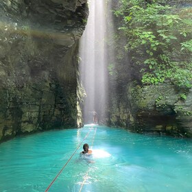 Curubande: Private La Leona Waterfall Adventure Hike