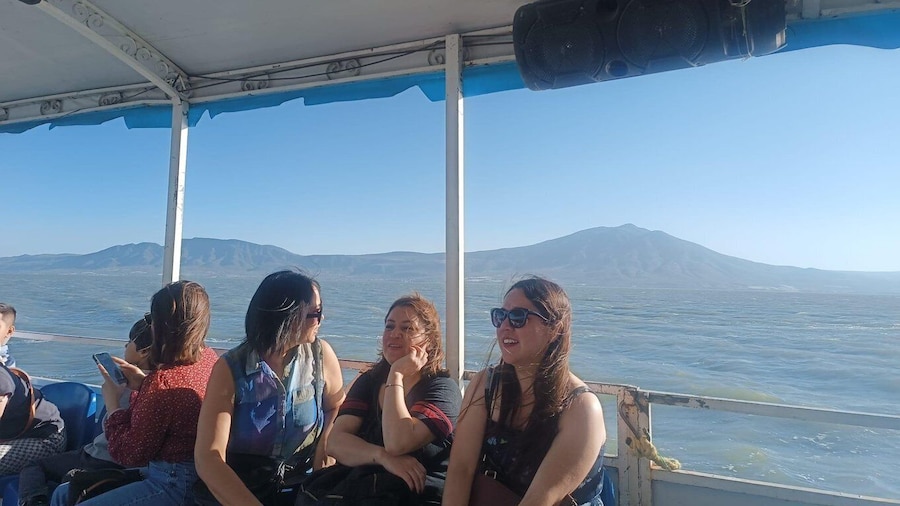 From Guadalajara to Chapala Lake: Funny and cultural tour