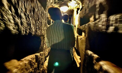 สุสานใต้ดินโรมัน: ทัวร์กลุ่มเล็กหรือส่วนตัวพร้อมรถรับส่ง
