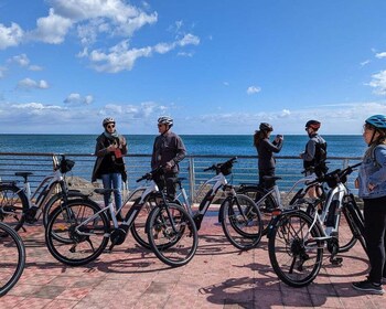 Palermo: Historic Center Guided Bike Tour with Food Tasting