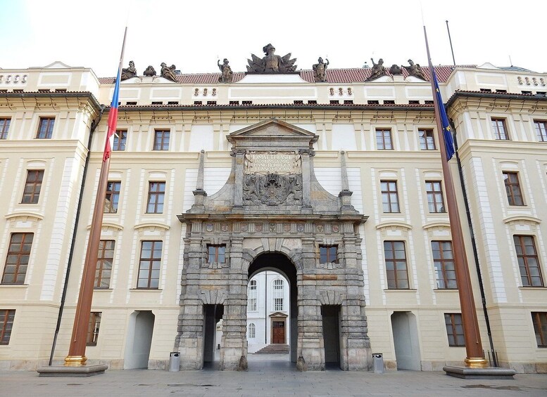 Picture 2 for Activity Prague: Castle and Lesser Town Walking Tour with Local Guide