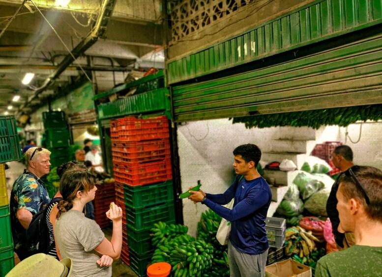 Medellín: Exotic fruits and explore the local markets