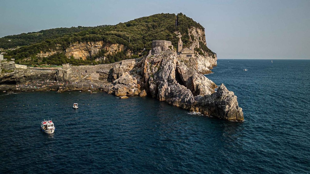 Portovenere: Islands private boat trip with meal