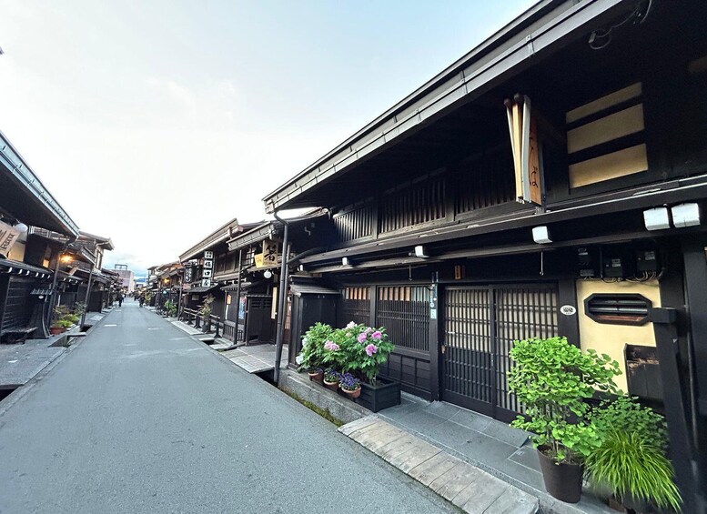 Picture 7 for Activity Takayama Night Tour with Local Meal and Drinks