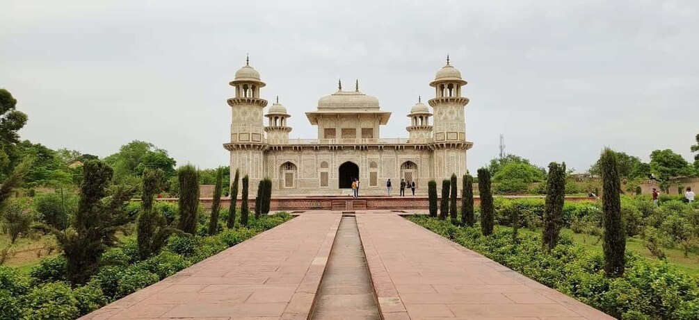 Picture 2 for Activity From Delhi : Taj Mahal and Agra Fort Tour By Private Car