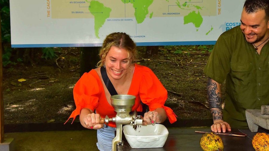 Jaco Beach & Los Suenos: Chocolate Tour and Zip lining