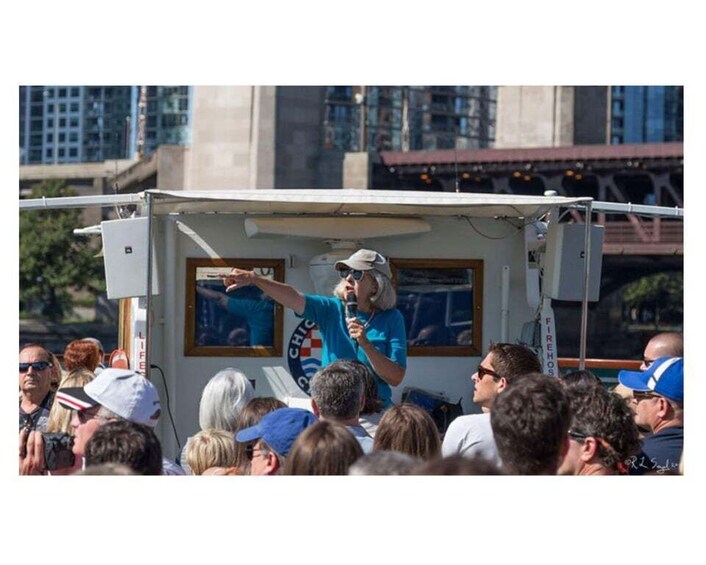 Picture 2 for Activity Chicago: Architecture Boat Tour with Drinks