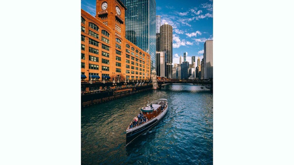 Picture 5 for Activity Chicago: Architecture Boat Tour with Drinks