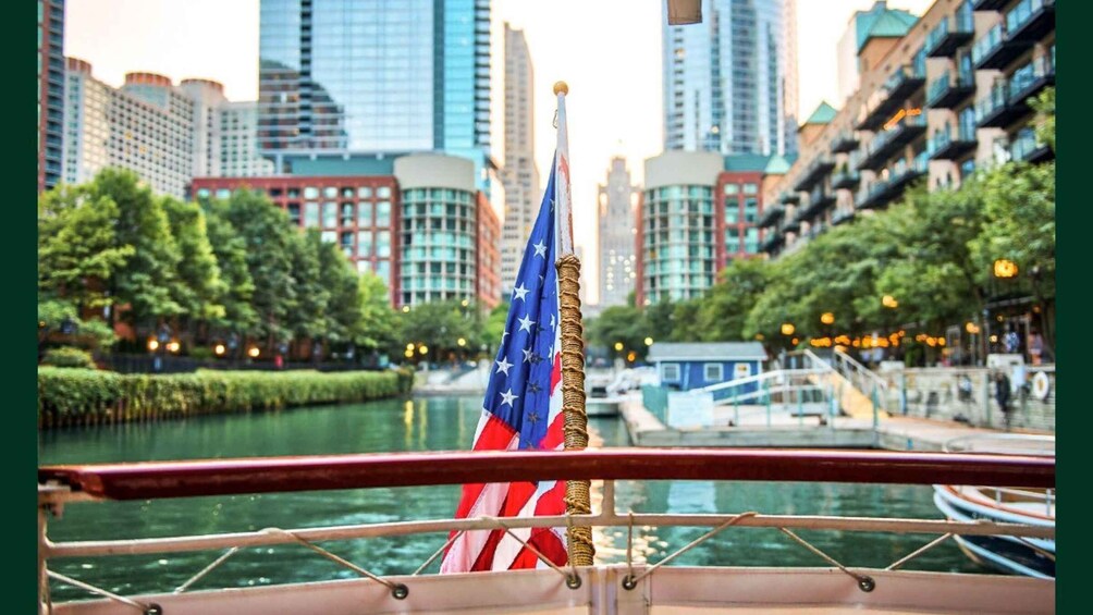 Picture 3 for Activity Chicago: Architecture Boat Tour with Drinks