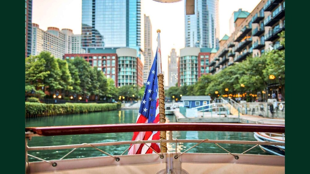 Picture 7 for Activity Chicago: Architecture Boat Tour with Drinks