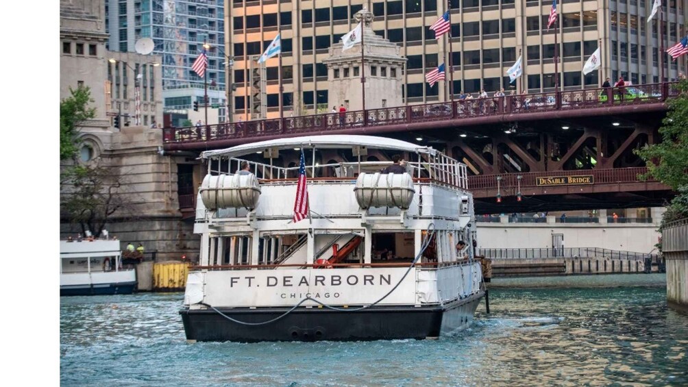 Picture 2 for Activity Chicago: Architecture Boat Tour with Drinks