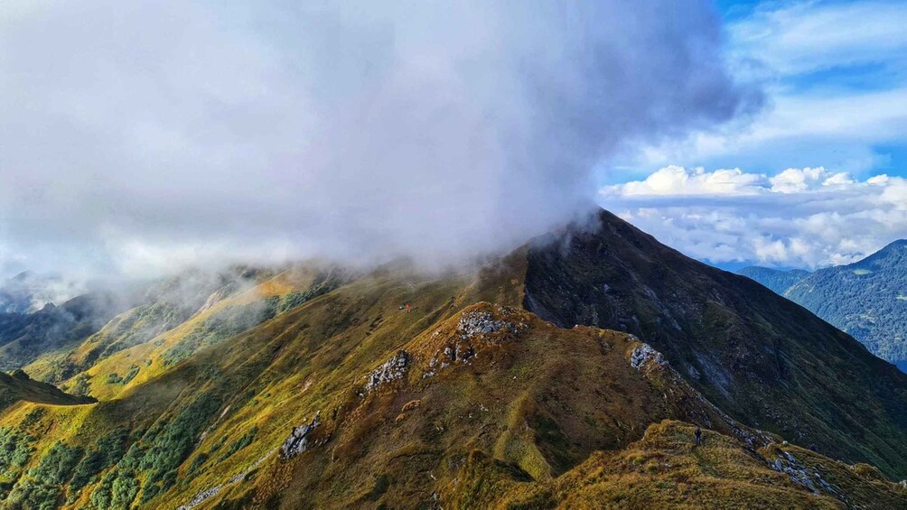 Trek In The Himalayas - Feel the beauty of Garhwal Himalaya