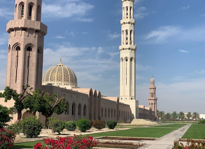 Muscat: Private City Highlights Tour With Pick-up/Drop-off